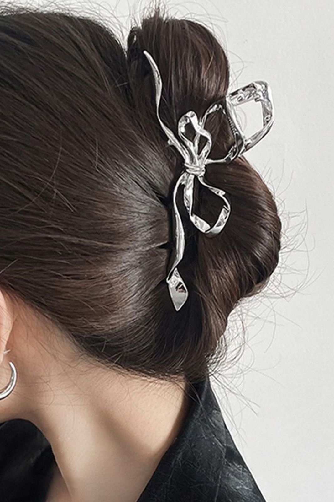 Clean Girl - Metallic Bow Hair Claw